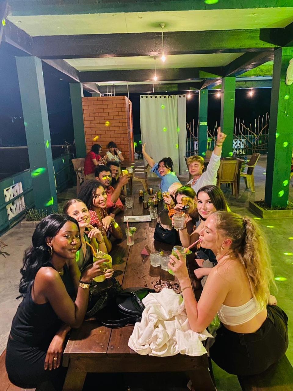 Beach Break Surf Hostel ウェリガマ エクステリア 写真