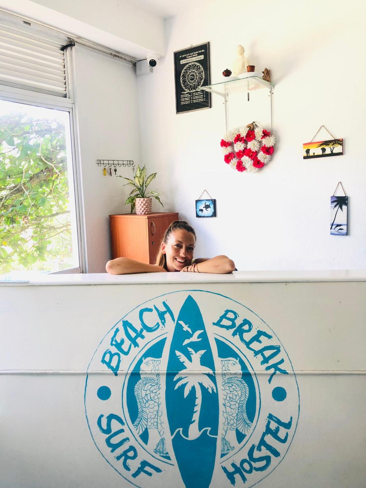 Beach Break Surf Hostel ウェリガマ エクステリア 写真