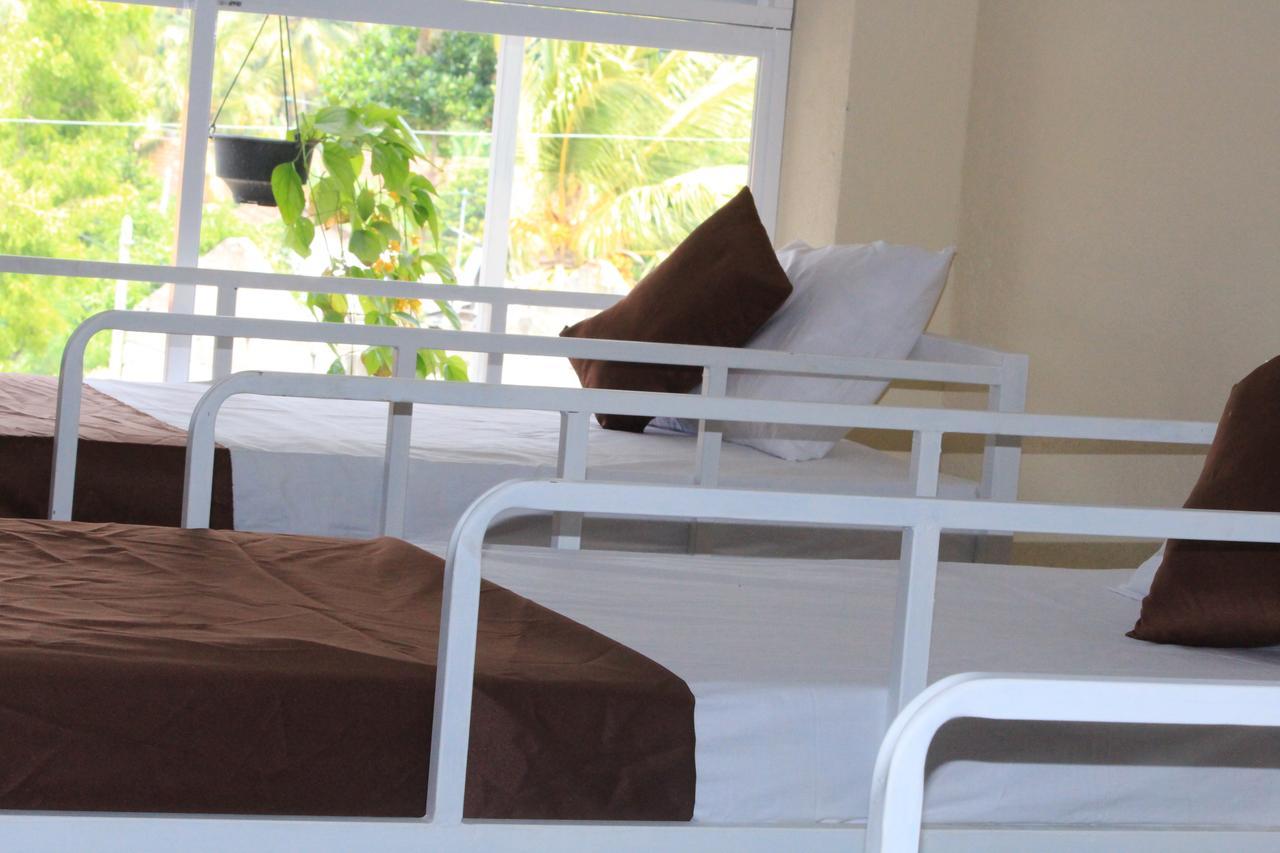 Beach Break Surf Hostel ウェリガマ エクステリア 写真