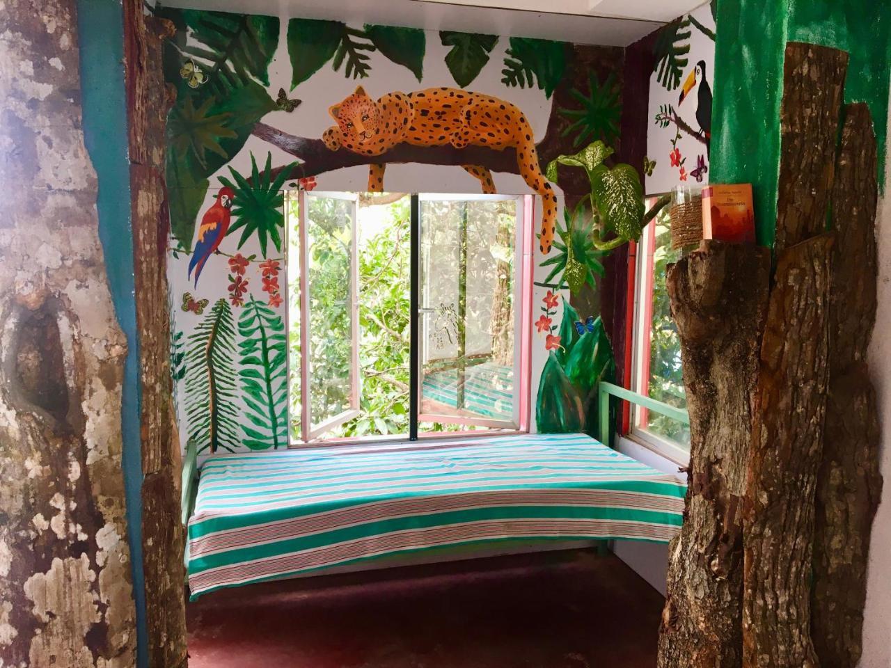 Beach Break Surf Hostel ウェリガマ エクステリア 写真